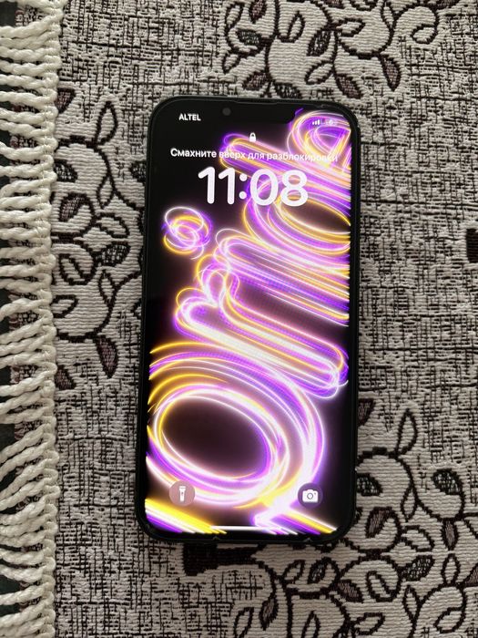 Продам Iphone 13