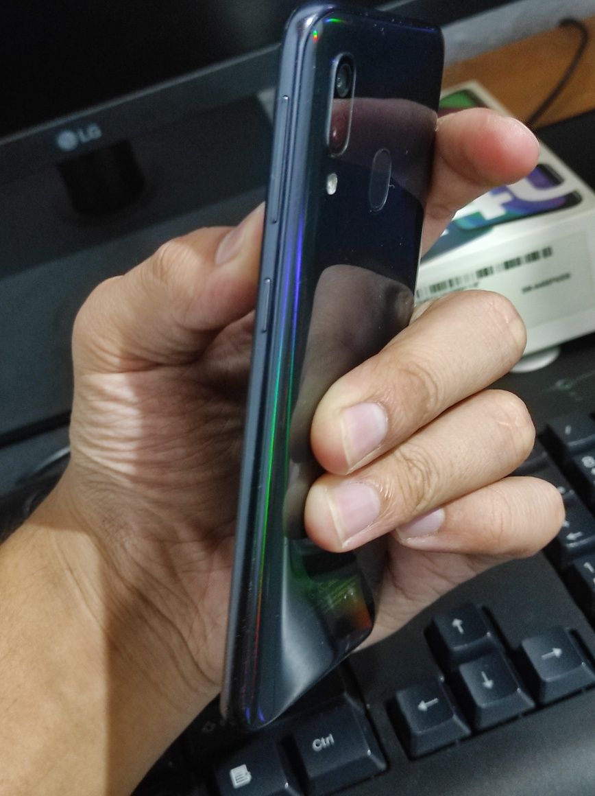 Samsung A40 64 gb sotiladi