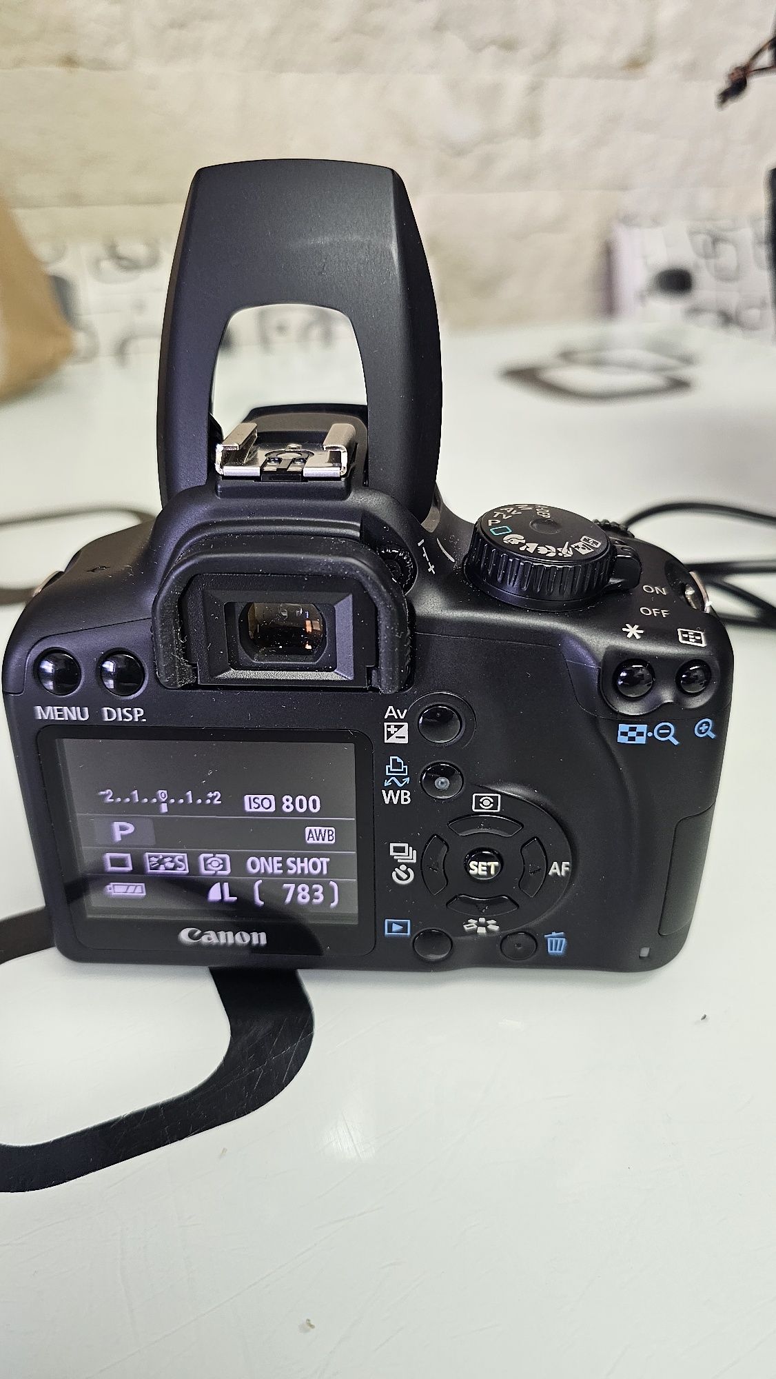 Kit aparat foto Canon EOS 1000D+ obiectiv Canon EF-s 18-55mm 3.5-5.6