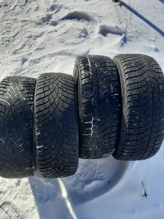 Продам шины 215/55/17