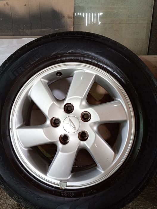 Дайхацу джанти със летни гуми 215/65/16 6J ET50 5x114,3 цо66 Дот 5013