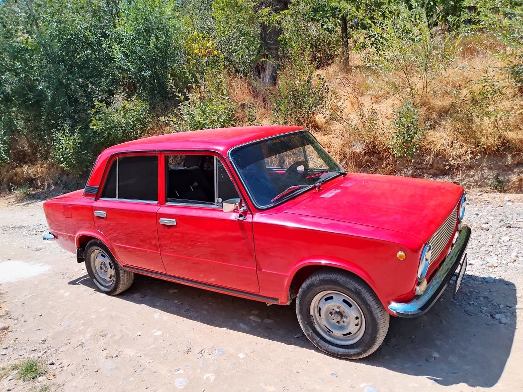 Vaz lada 2101 sotiladi