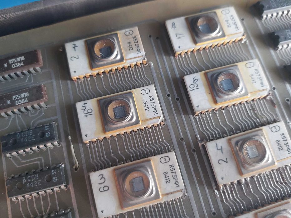 Memorii Eeprom industriale pt folosinta sau reciclare (contin aur)