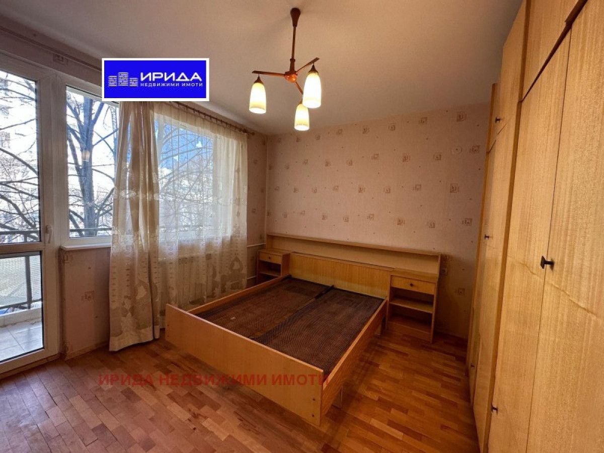 Двустаен тухлен апартамент в Суха река