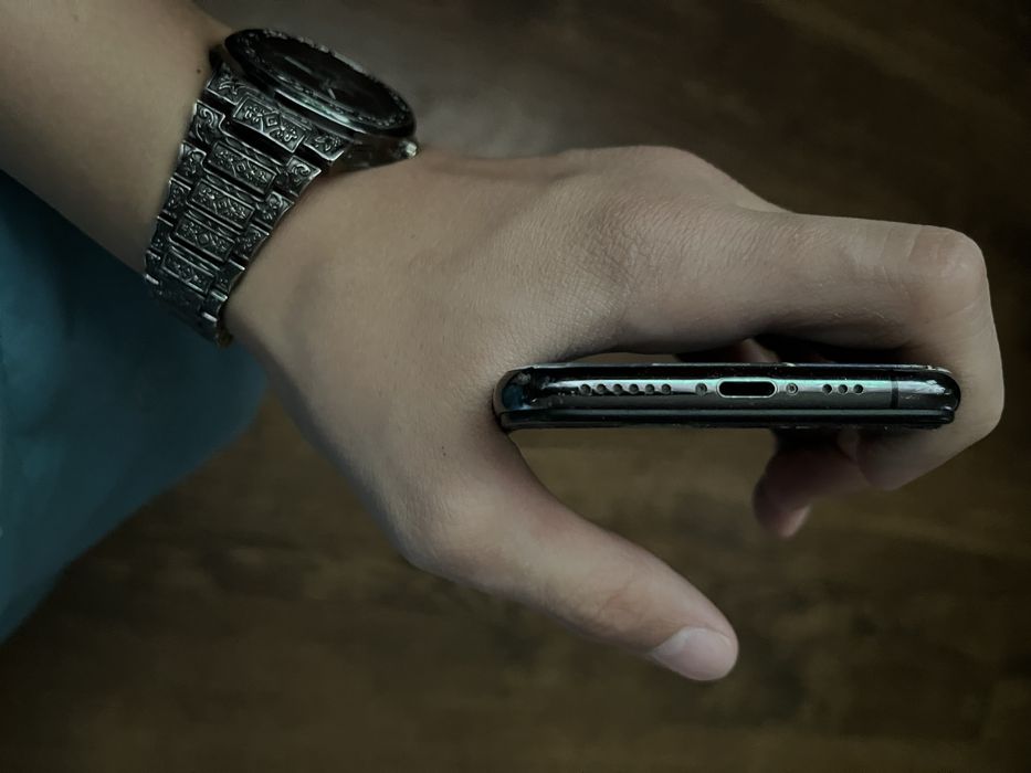 Iphone Xs акб 81% задний крышка сломан трутон Faceid работает