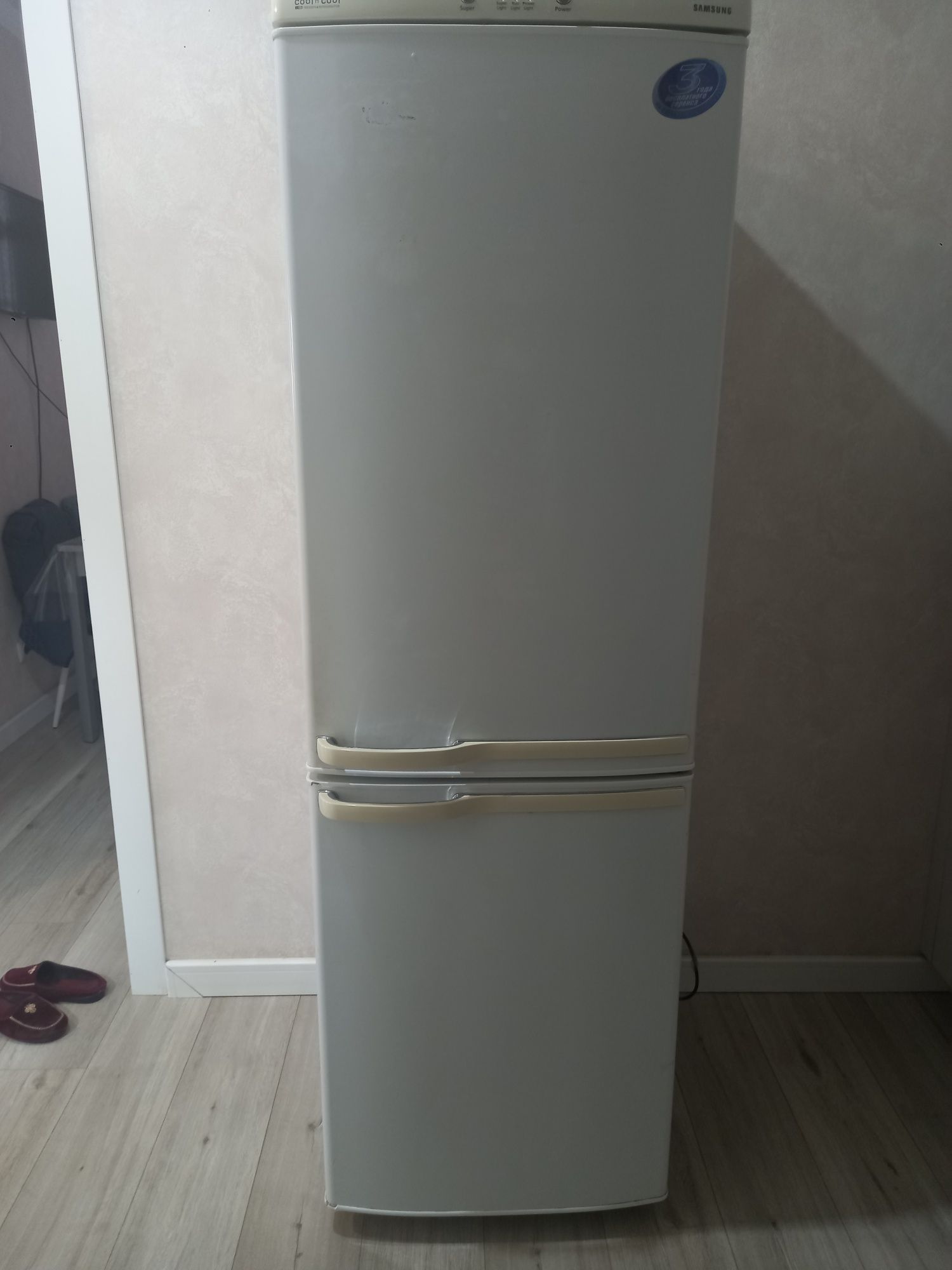 Продам холодильник