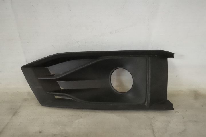 Ауди А4 / Audi A4 B9 8W0207682AR Оригинална лява решетка на проектора