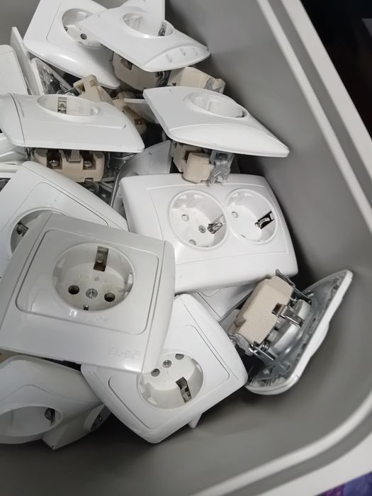 Prize simple si duble cu soclu de ceramica in conditii bune