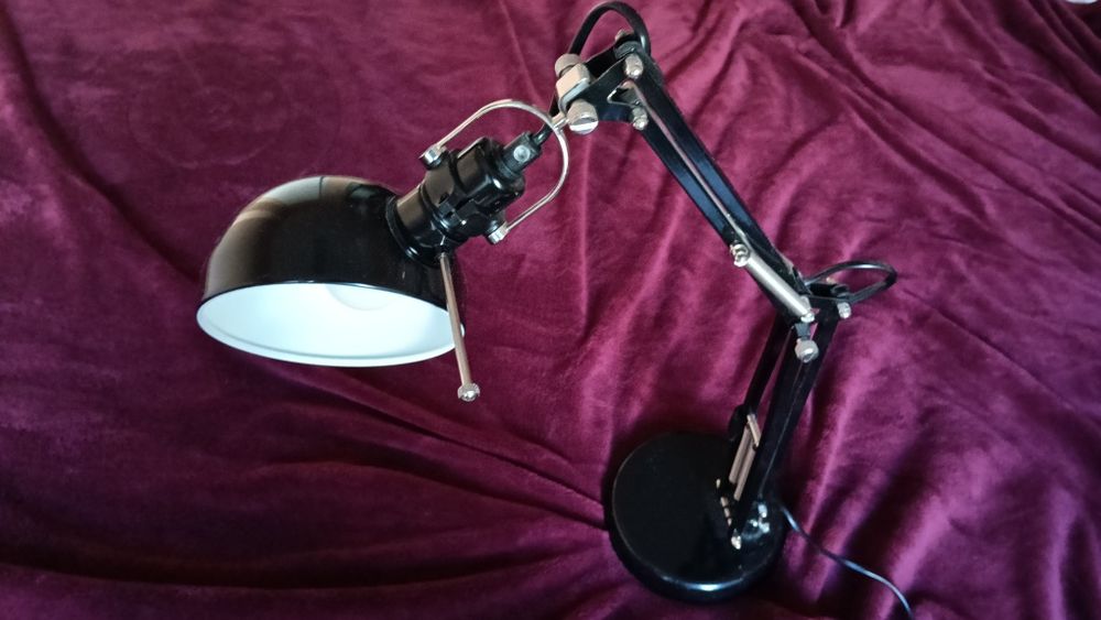 Метална настолна лампа IKEA Forsa – регулируемо рамо, черна, отлична