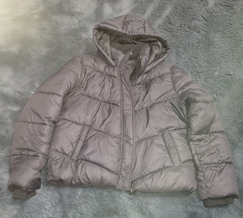 Geaca pufoasa cu gluga