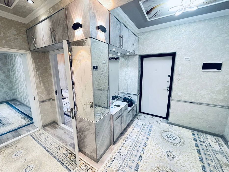 Uy srochna sotiladi 104 m2