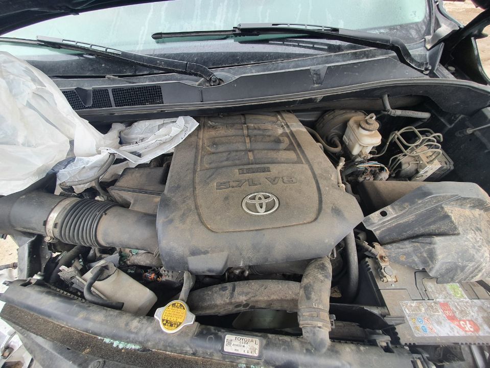 Dezmembrez Toyota Tundra 2 facelift 2014 motor 5.7 benzina v8 3ur-fbe Land Cruiser piese dezmembrari