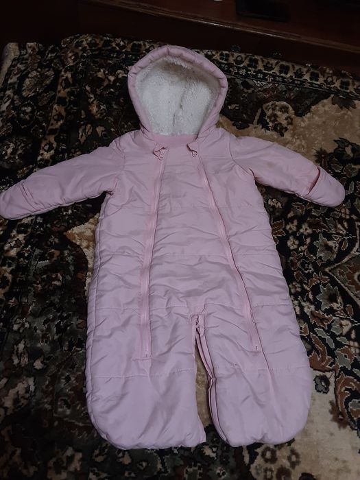 Комбинезон для малышки полностью на замочках