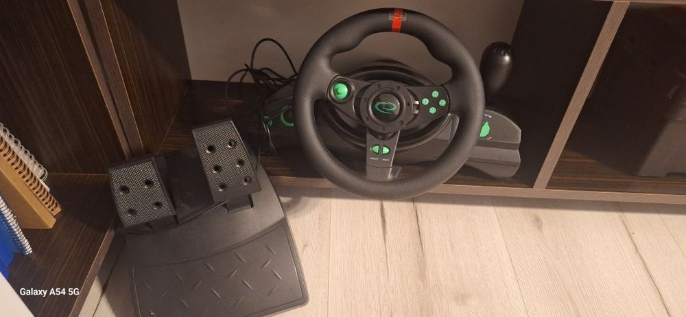 Volan cu pedale pentru jocuri