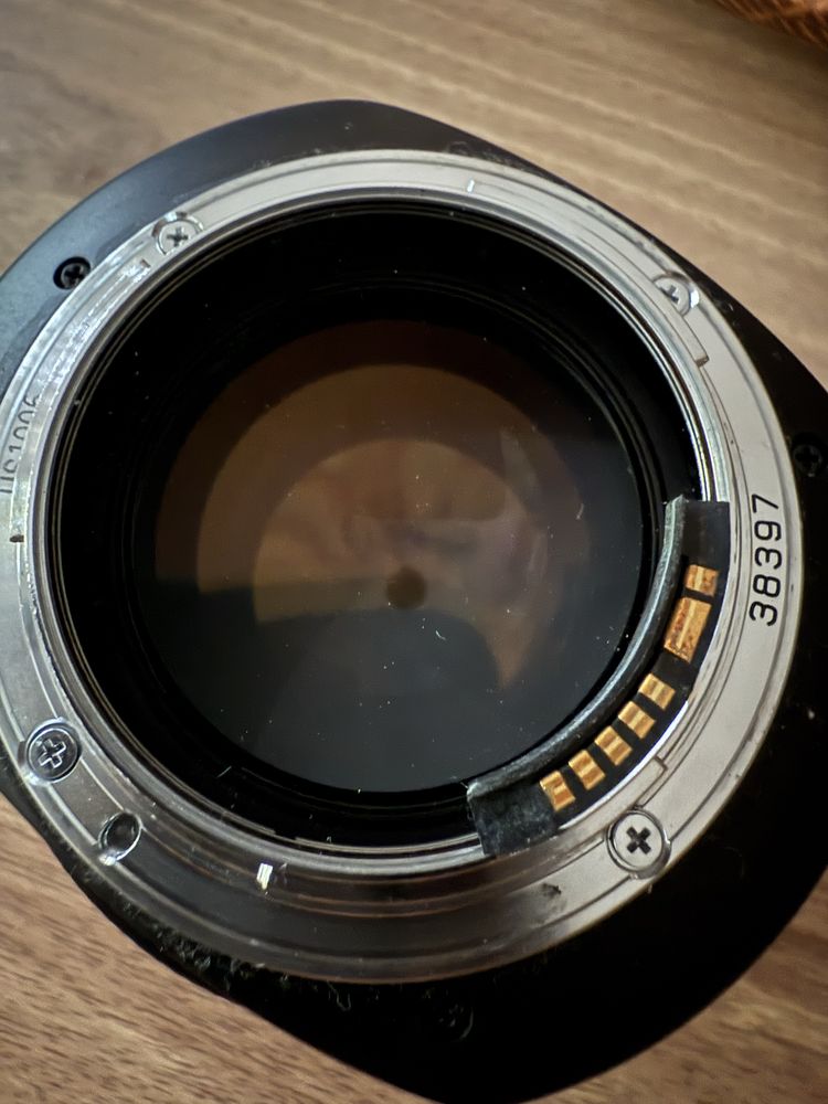 Продавам обектив Canon 85 1.2 L