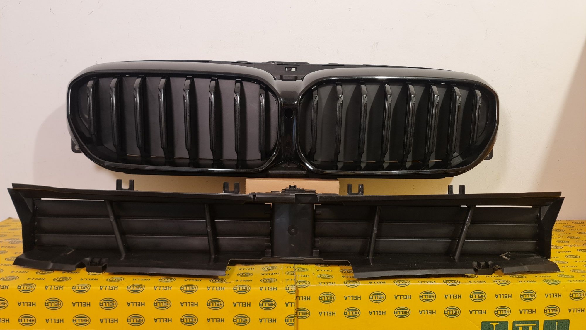 Grila masca radiator hota deflector clapete trager BMW 5 g30 lci far