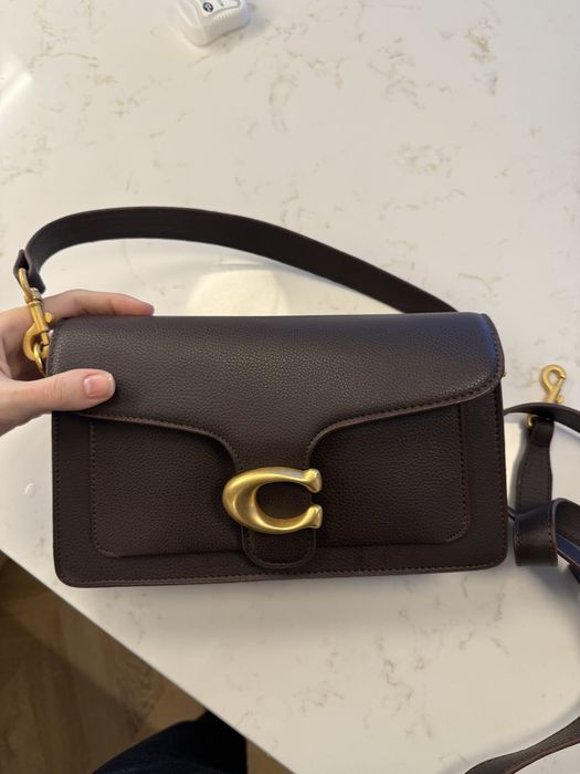 Актуална чанта по модел на Coach