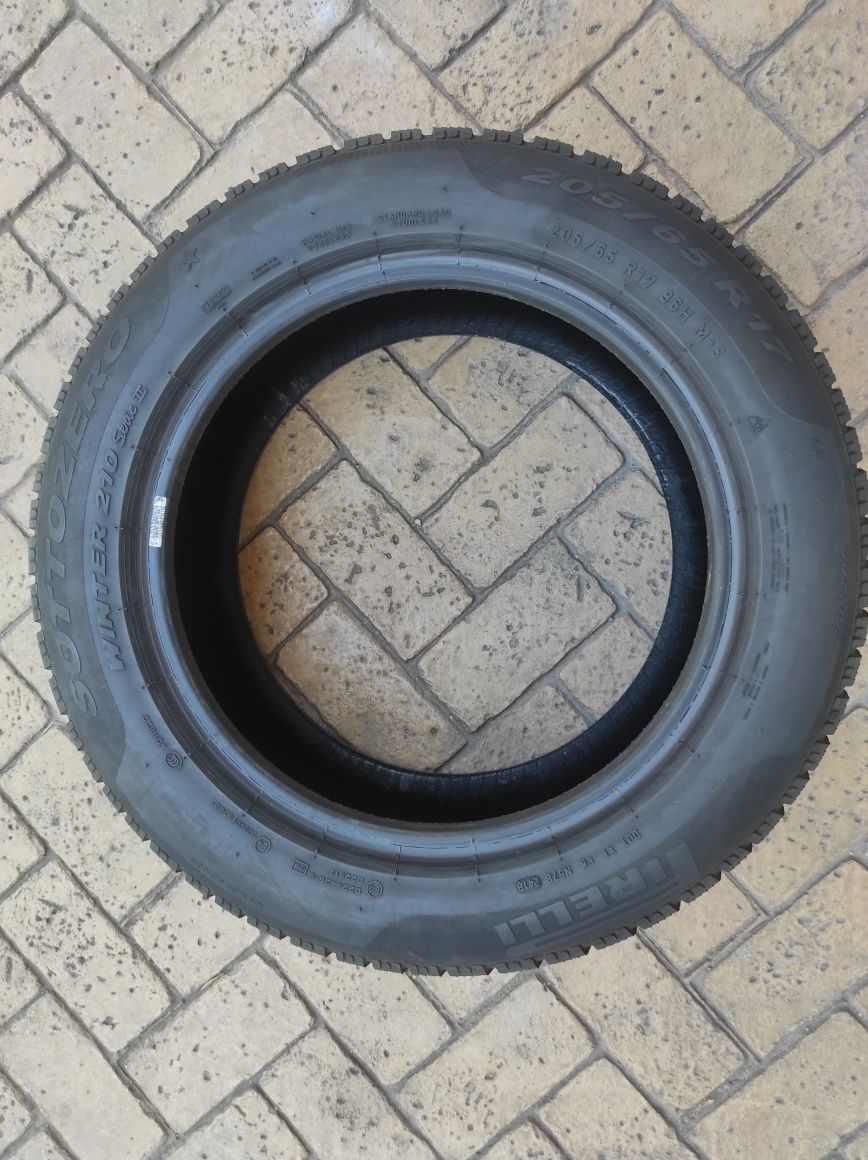 Зимни гуми Pirelli 205/65/17 Sottozero 2