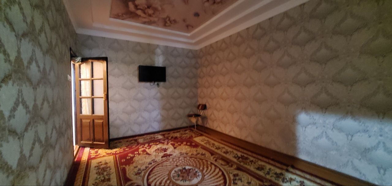 Аренда 3 хонали квартира нархи 350 $ 1 Чи этаж