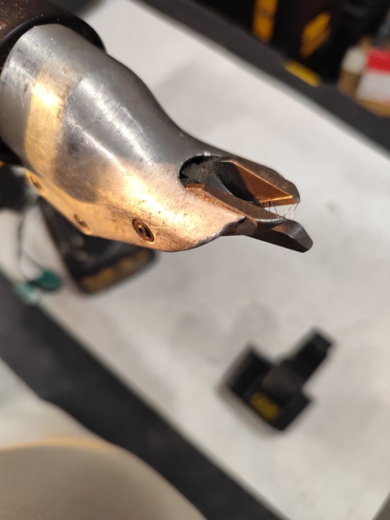 Акумулаторна ножица за ламарина Девалт DeWALT DW940 комплект