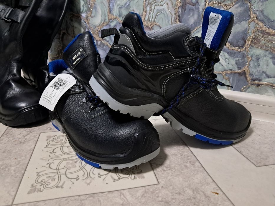 Продам спец обувь ,сопоги и ботинки