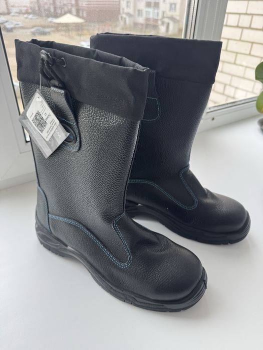 Продам зимнюю спецобувь