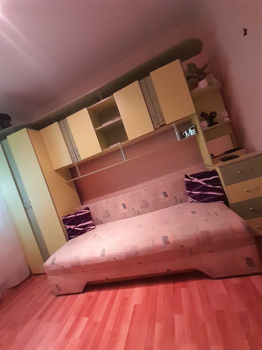 Vând mobilă tineret.