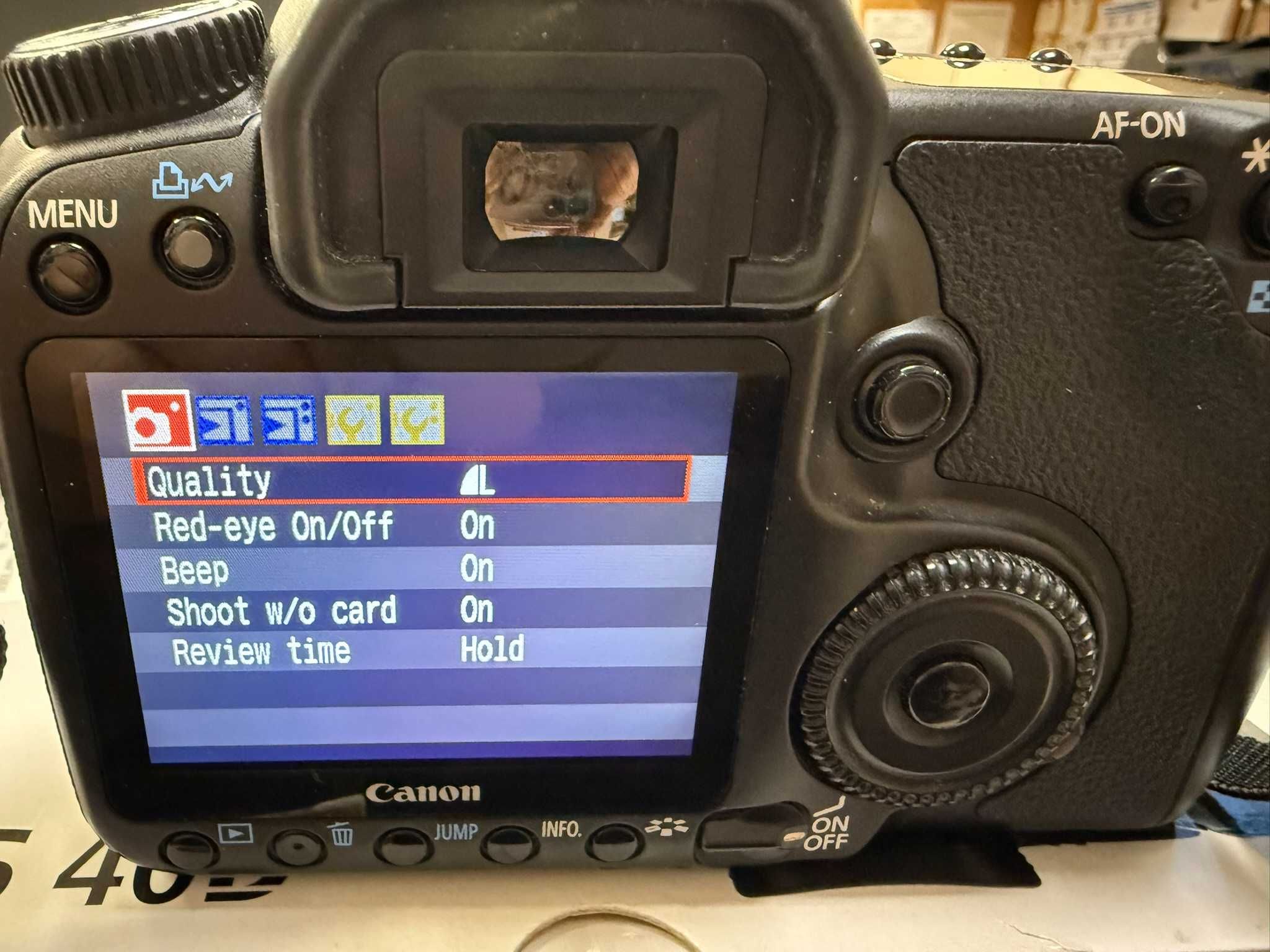 Фотоапарат Canon EOS 40D с два обектива 3 батерии и зарядно