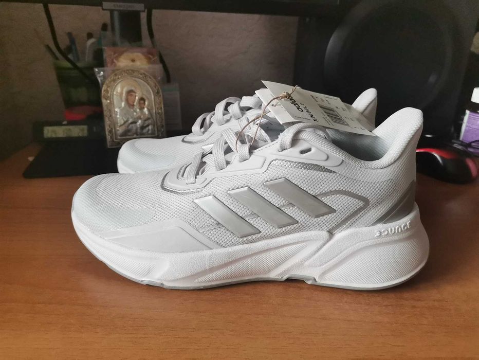 Нови дамски маратонки Адидас.