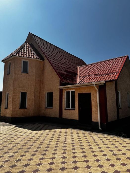 Продается дом в Наурызбайском районе, 10 соток земли