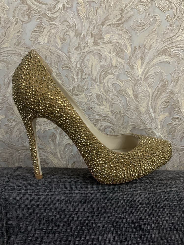 Pantofi eleganți