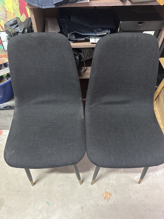 Два като нови стола.