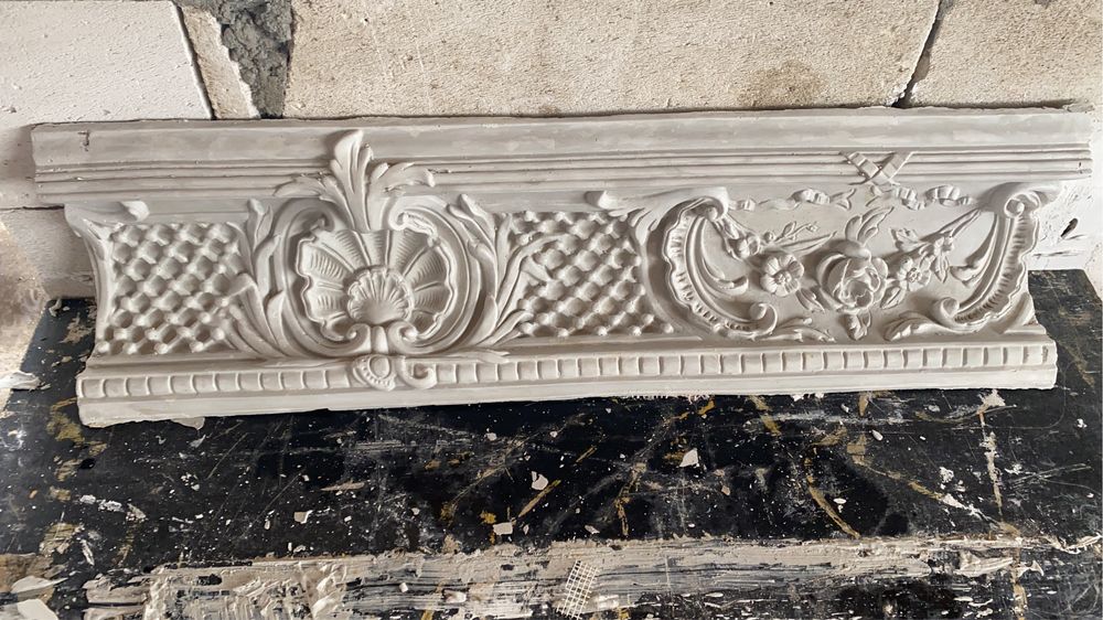 Vând ornamente ipsos, stalpi, scafe