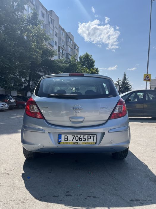 Opel Corsa 1.2 бензин 2008 година