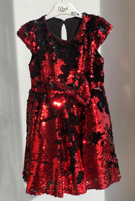 Продам детские платья.