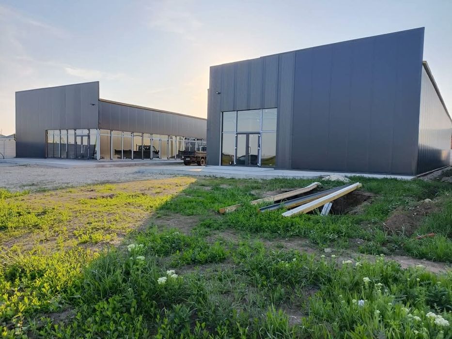 Confectionam hale metalice cu design personalizat după proiectul tău.