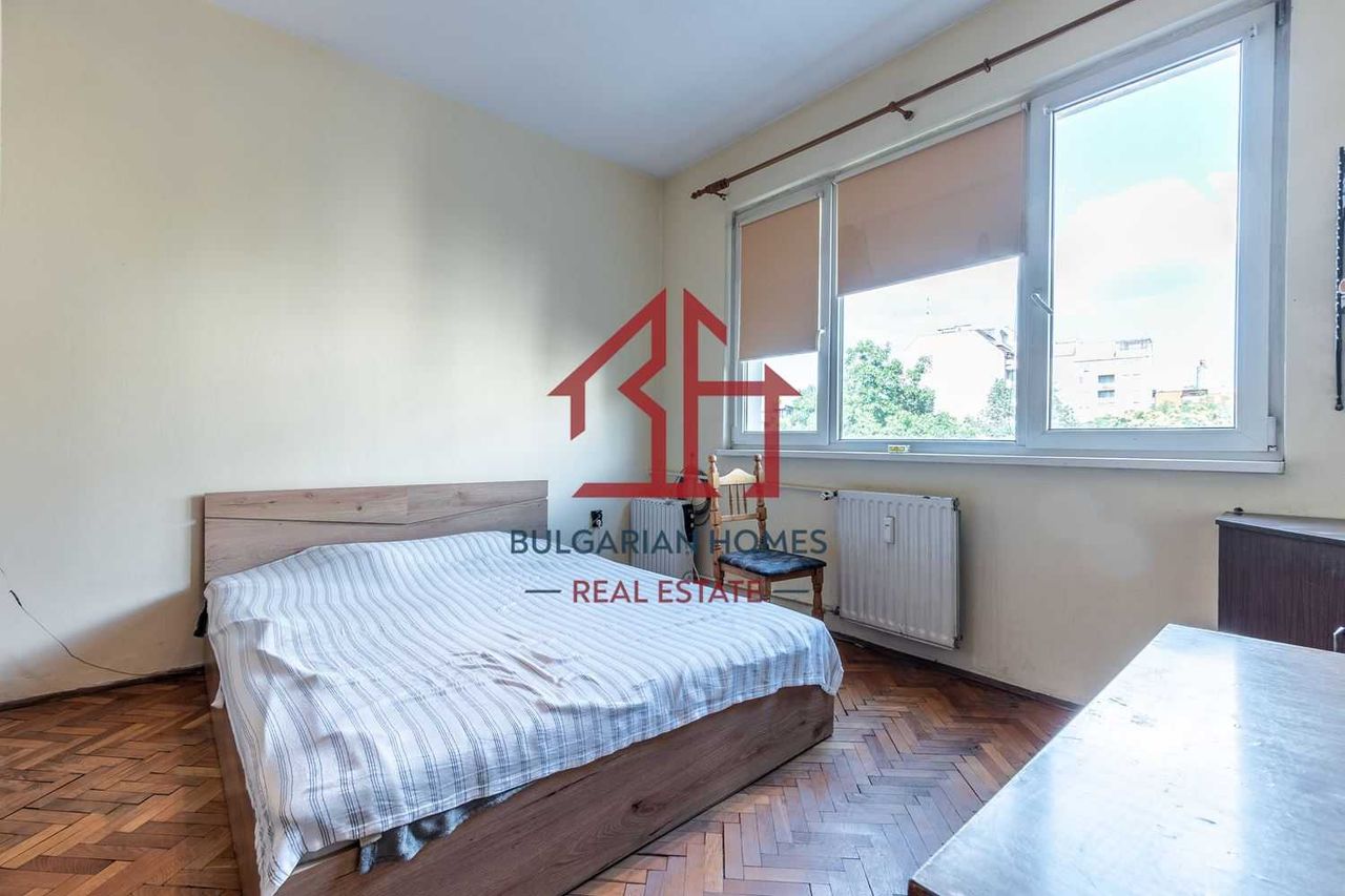 Продава се Тристаен апартамент в София, Център - 74 кв.м за 2973 €/кв.м - Снимка #4