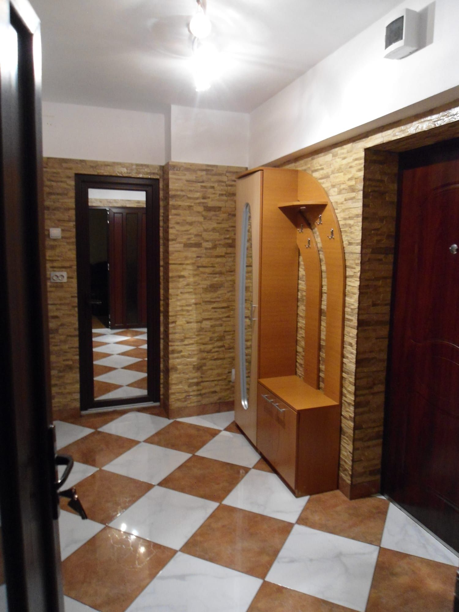 Apartament 2 camere , decomandat , ultracentral