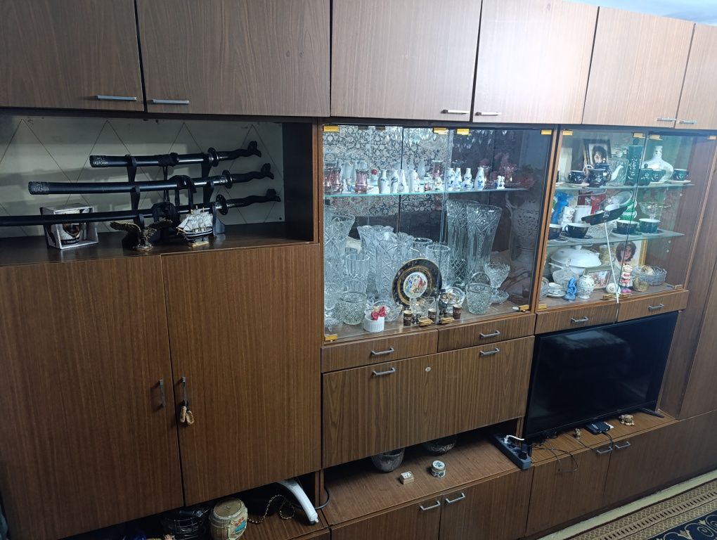 Продам советский сервант-шифанер