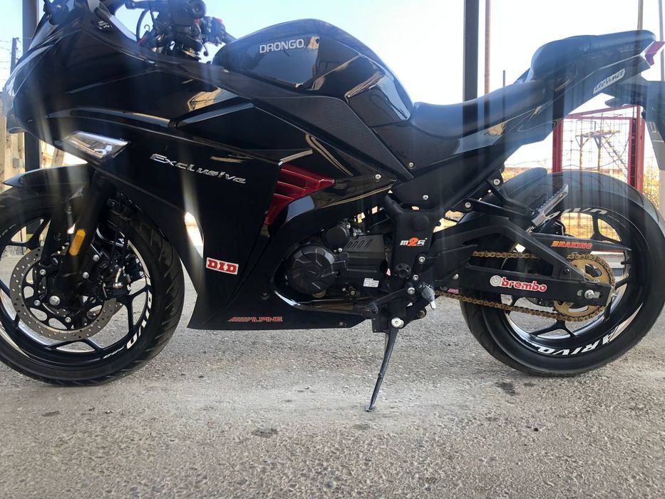 Спортивный мотоцикл Kawasaki ninja, 250 кубов.