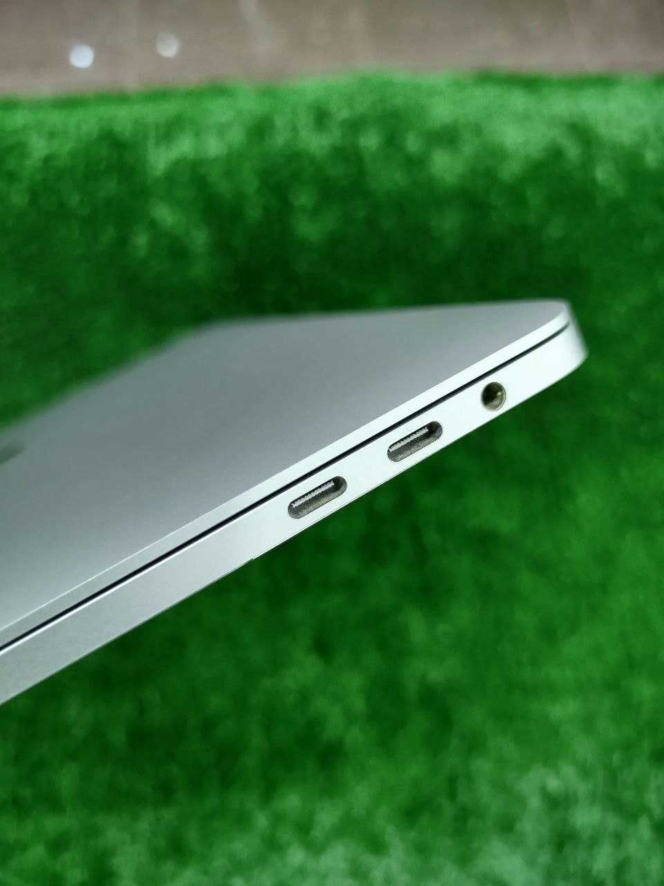 MacBook Pro 15inch Ideal holatda 1yil KAFOLAT bilan Aksiya shoshiling
