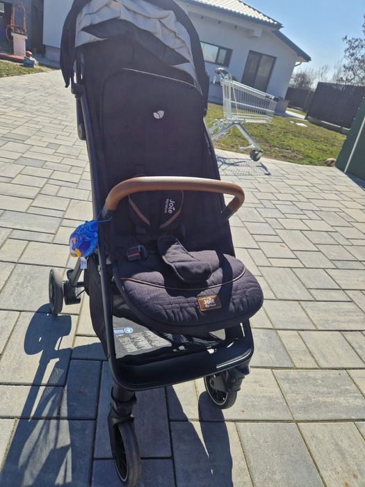 Vand carucior Joie aproape nou