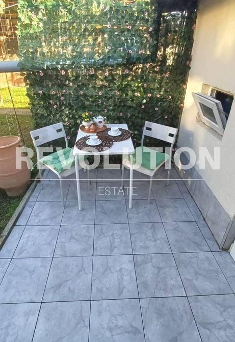 Етаж къща в района на Трошево!