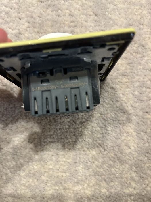 ДИМЕР КЛЮЧ механизъм  LEGRAND NILOE и капаче