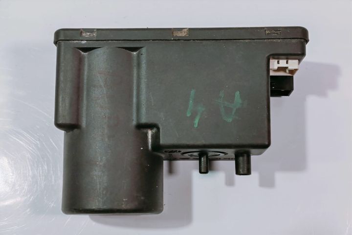 Pompa Vacuum  Modul inchidere centralizata 4A0862257A Audi 90 a 3-a g