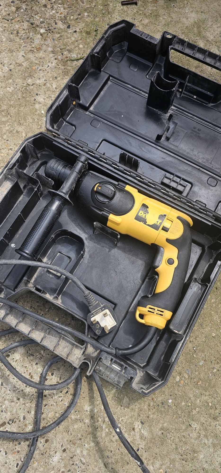 bormasina dewalt