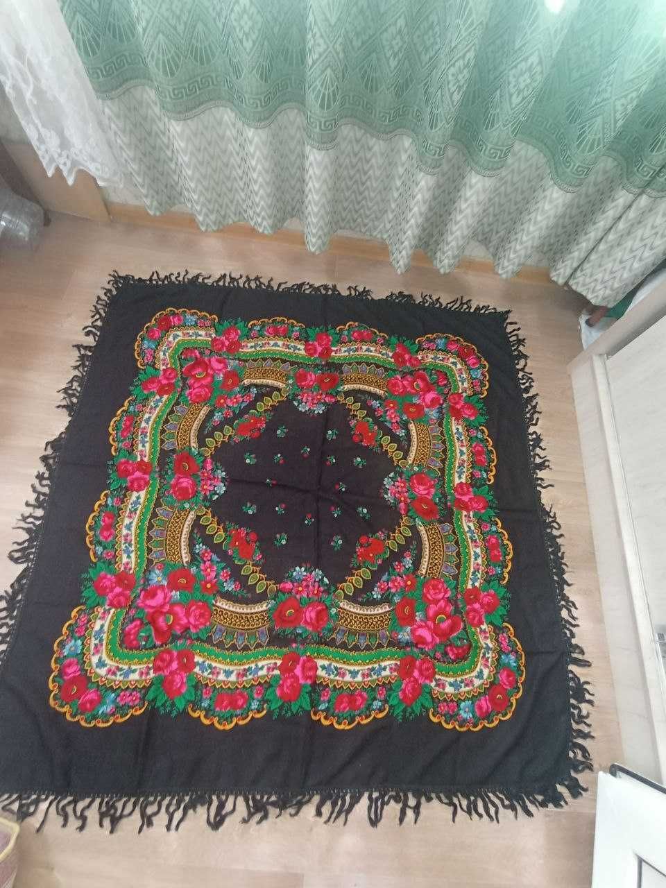 Продаются красивые  японские и российские  шерстяные платки
