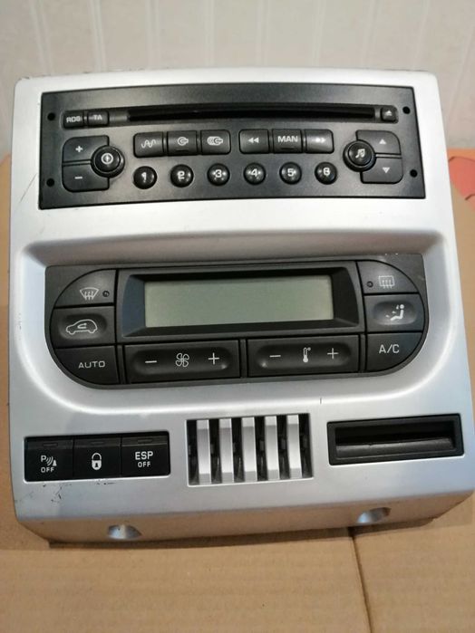 Vand piese din dezmembrare Peugeot 1007