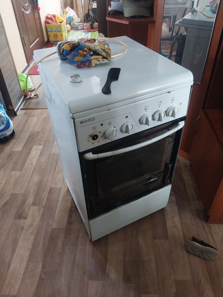 Продам газовую плиту