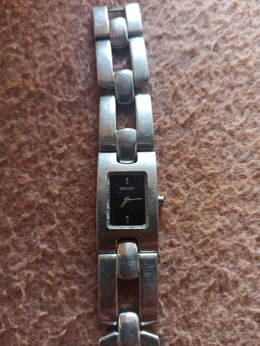 Часовник DKNY дамски